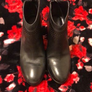 Vince Camuto black booties, size 7M, leather upper & man made lining
